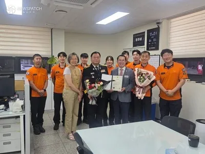 이오수 경기도의원, 정영선 이의119안전센터장에 표창 전달