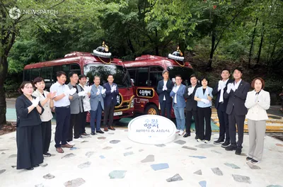 수원특례시의회 문화체육교육위원회, 갤러리 아트랩 개관식·수원어차 시승식 참석