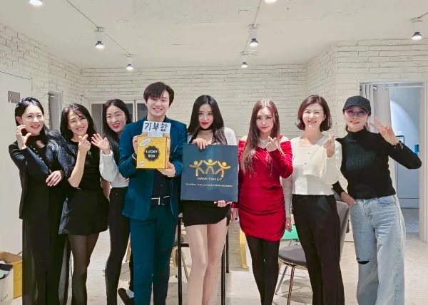 '2024 마노패밀리 퀸인플루언서 기부모임' 마노패밀리 퀸인플루언서
