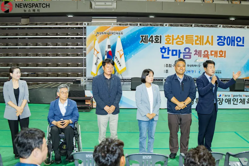 ▲화성특례시의회 의원 참석자 전원 인사 / 사진제공=화성특례시의회