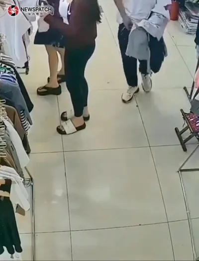 바바리맨 음란행위 후 여성에 정액. . . SNS 통해 확산...공분 일으켜