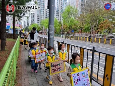평택 노루유치원, 지역사회와 안전한 교통안전생활습관 실천하기 - 교통안전습관, 다 함께 지켜요!