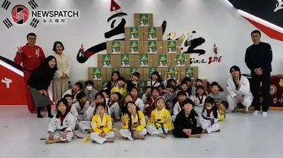 품태권도 시흥시 거북섬동점, 크리스마스 맞아 사랑의 나눔 실천… 라면 850개 기부