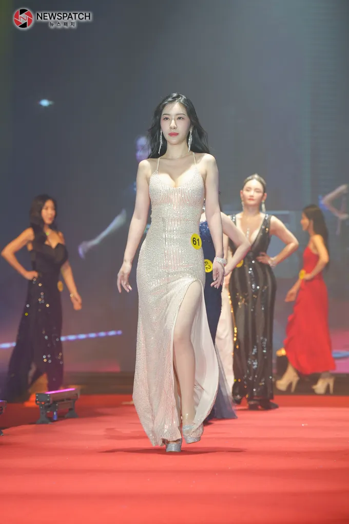 <strong>'2024 K-서울 모델 세계대회'</strong> 참가해 워킹하는 <strong>‘모델 김보연’</strong> [사진=신재철 기자]
