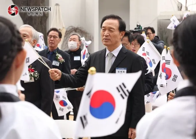 임태희 교육감“자주독립 불씨 됐던 3.1운동처럼 경기교육은 다가올 미래 준비해 나갈 것” 임태희 교육감“자주독립 불씨 됐던 3.1운동처럼 경기교육은 다가올 미래 준비해 나갈 것”