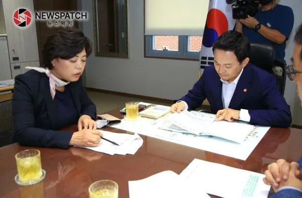 신계용과천시장 원희룡 국토부장관 면담(2022년 8월) 신계용과천시장 원희룡 국토부장관 면담(2022년 8월)
