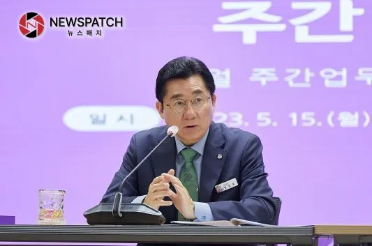 주간 간부회의 장면 주간 간부회의 장면