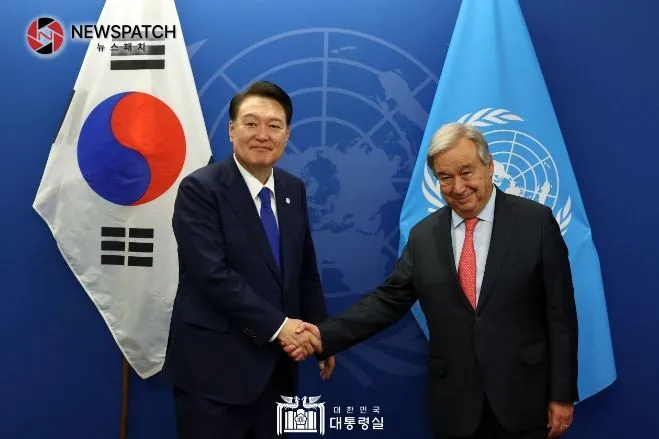 9월 19일 윤석열 대통령은 안토니우 구테흐스 유엔 사무총장과 접견을 가졌다. 9월 19일 윤석열 대통령은 안토니우 구테흐스 유엔 사무총장과 접견을 가졌다.