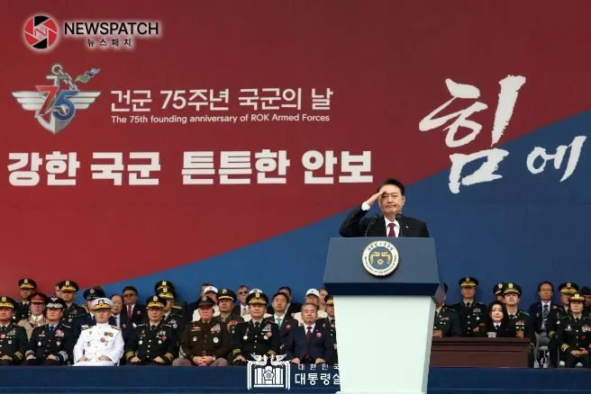 9월 26일 윤석열 대통령은 제75주년 국군의 날 기념식에 참석했다. 9월 26일 윤석열 대통령은 제75주년 국군의 날 기념식에 참석했다.