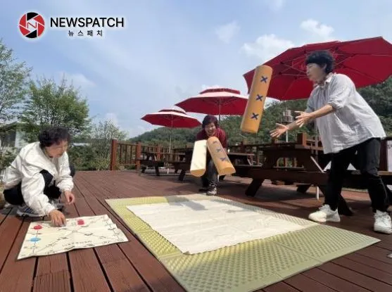 국립상당산성자연휴양림에서는 추석명절을 맞아 민속놀이(윷놀이) 행사를 진행하고 있다. 국립상당산성자연휴양림에서는 추석명절을 맞아 민속놀이(윷놀이) 행사를 진행하고 있다.