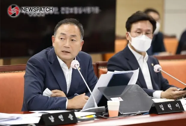 질의하는 김원이의원
