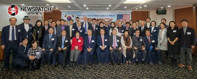 한국프레스센타 18층에서 열린 한미기업인친선포럼(KABFF) 창립 제5주년 기념식에서 참석자들이 함께 축하를 하고 있다. 한국프레스센타 18층에서 열린 한미기업인친선포럼(KABFF) 창립 제5주년 기념식에서 참석자들이 함께 축하를 하고 있다.