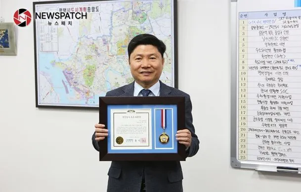 홍기원 의원, 3년 연속 더불어민주당 국정감사 우수의원 선정 홍기원 의원, 3년 연속 더불어민주당 국정감사 우수의원 선정