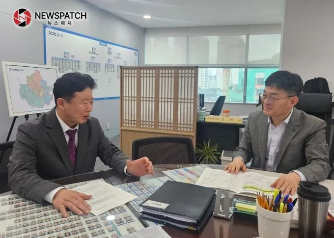 접경지역 지정 지원을 위해 김현곤 경제부지사 면담하는 서태원 군수 접경지역 지정 지원을 위해 김현곤 경제부지사 면담하는 서태원 군수